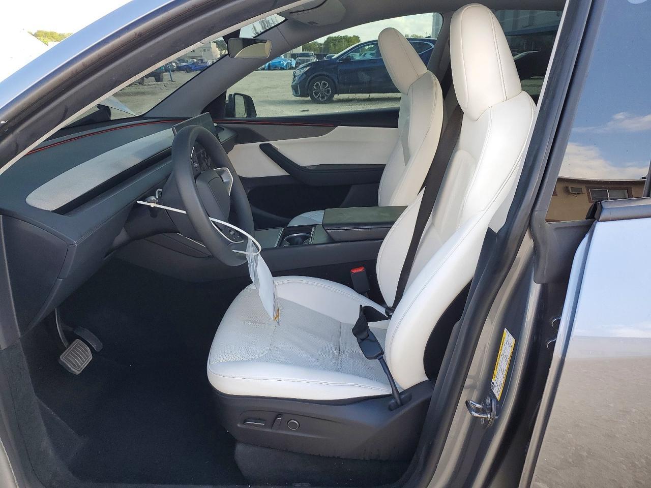 2026 Tesla Model Y - Image 7