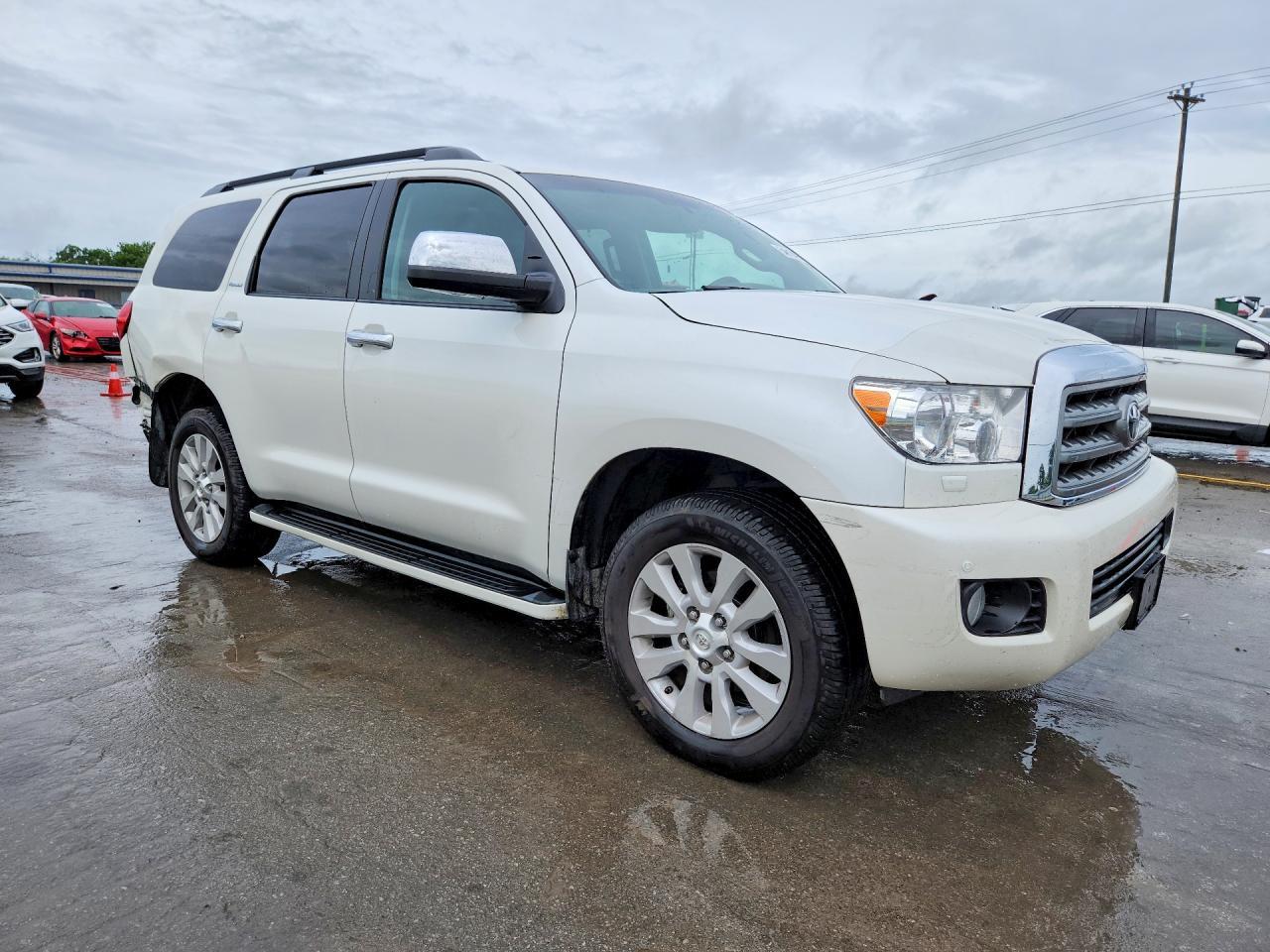 2017 Toyota Sequoia Platinum - Image 4