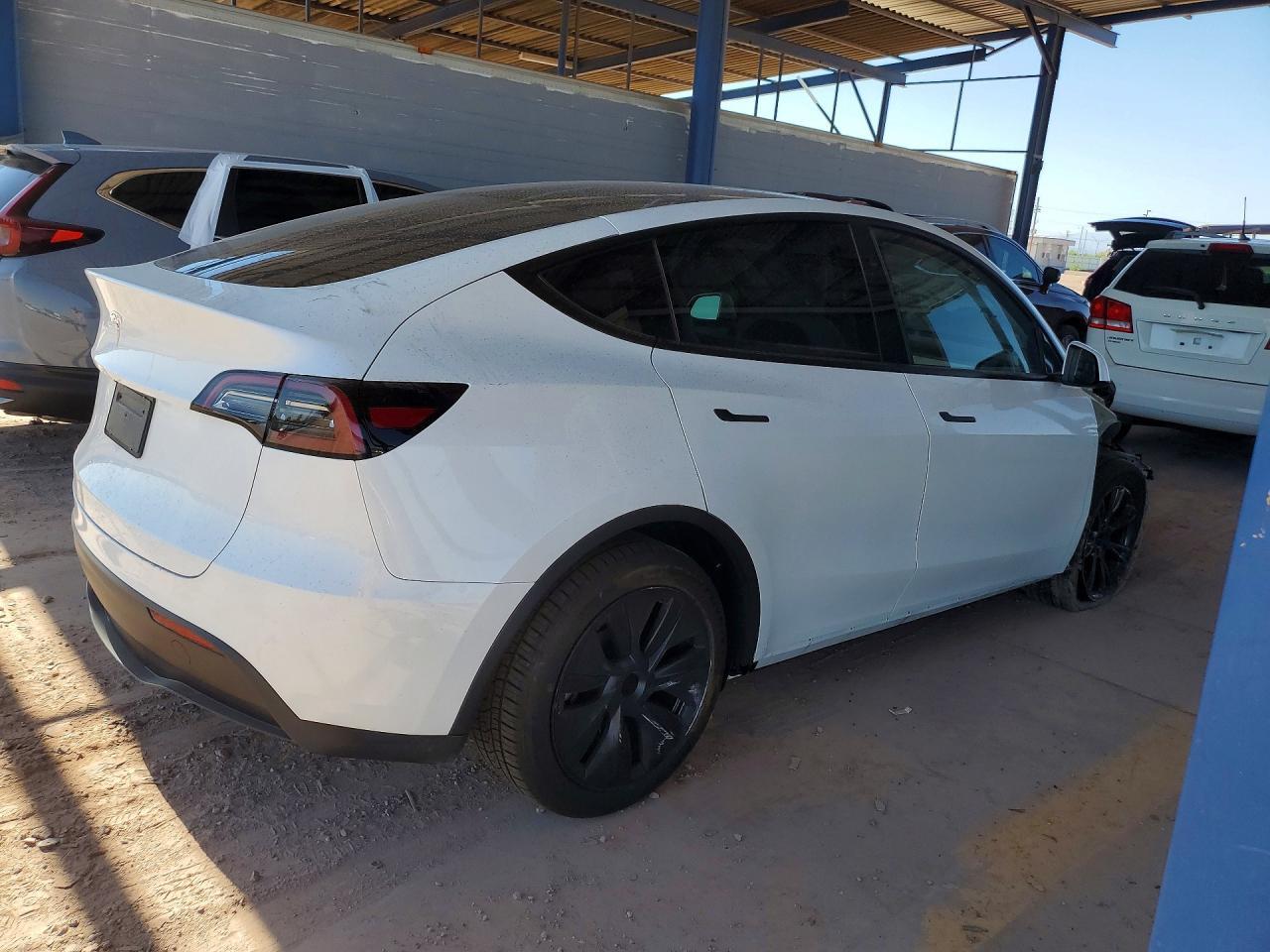 2025 Tesla Model Y - Фото 3