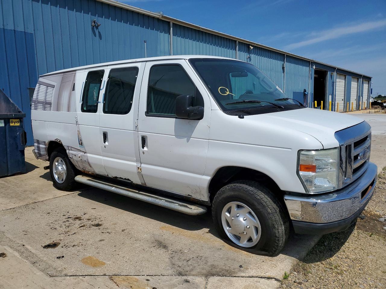 2011 Ford Econoline E250 Van - Фото 4