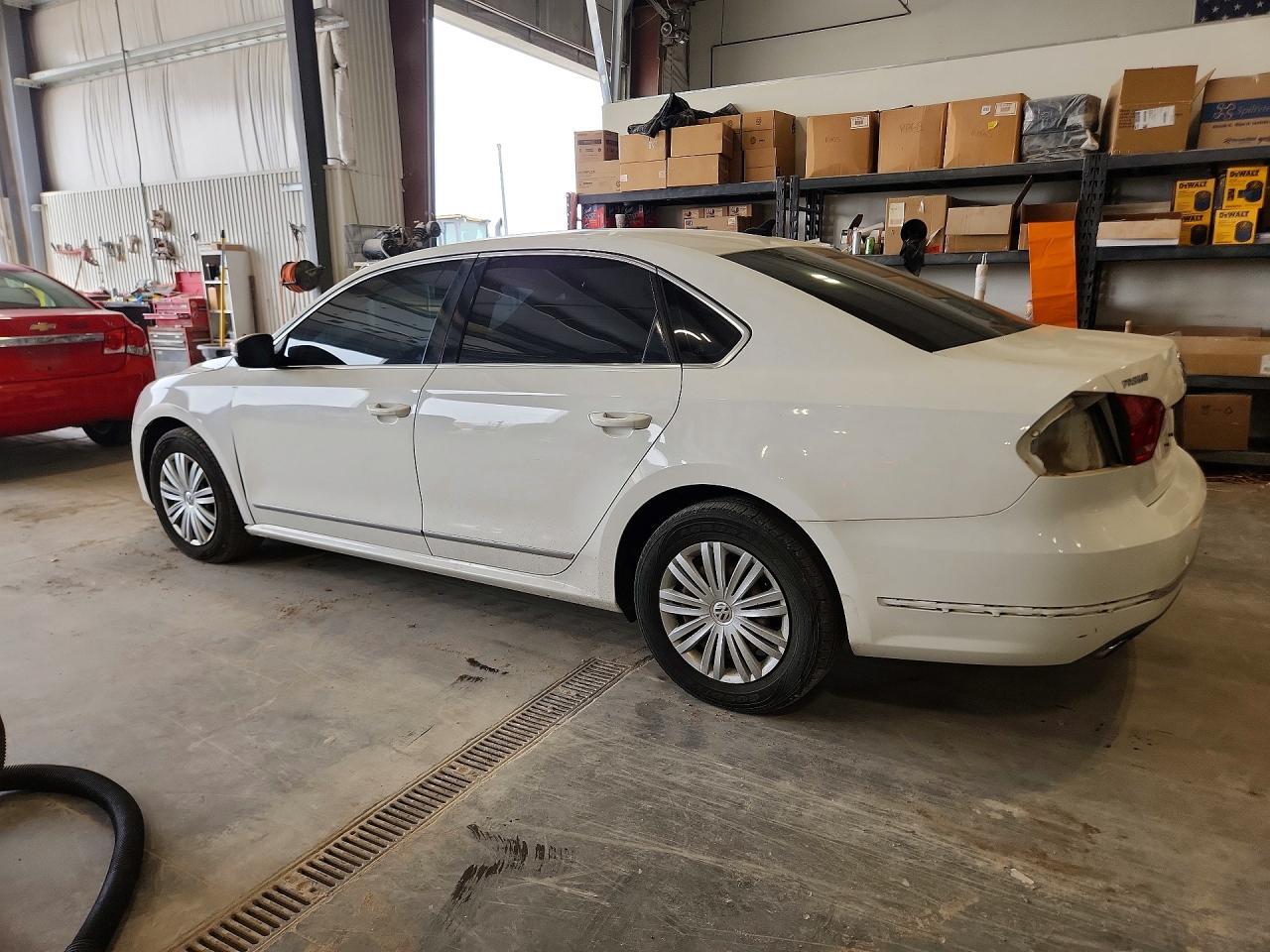 2013 Volkswagen Passat Sel - Image 2