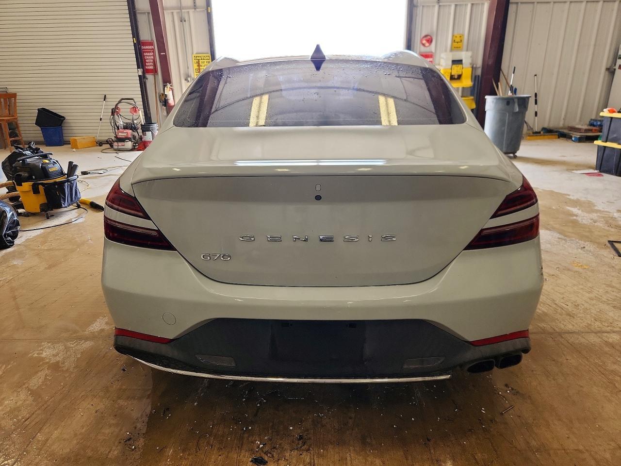 2022 Genesis G70 2.0T - Image 6