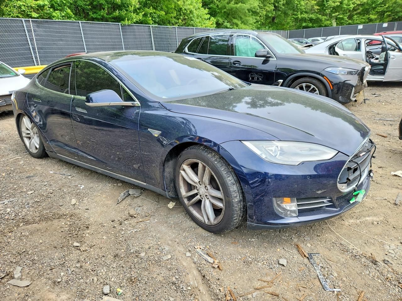 2015 Tesla Model S 85D - Image 4