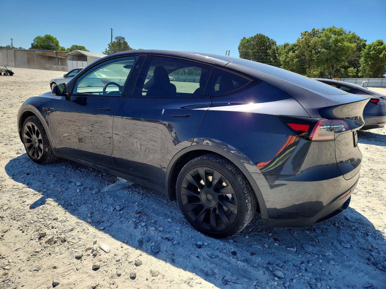 2024 Tesla Model Y - Фото 2