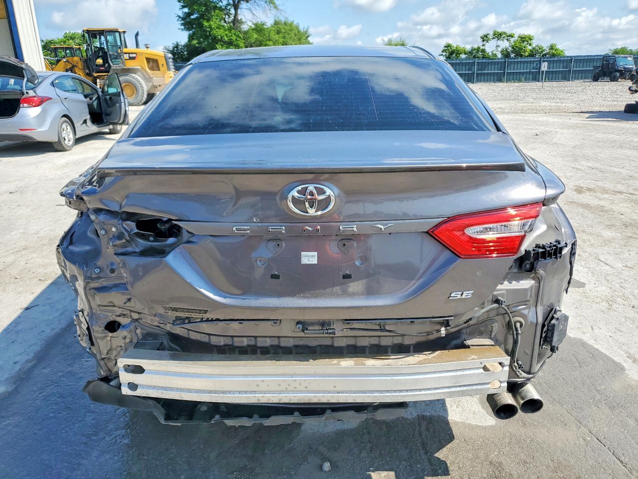 2018 Toyota Camry Se - Фото 6