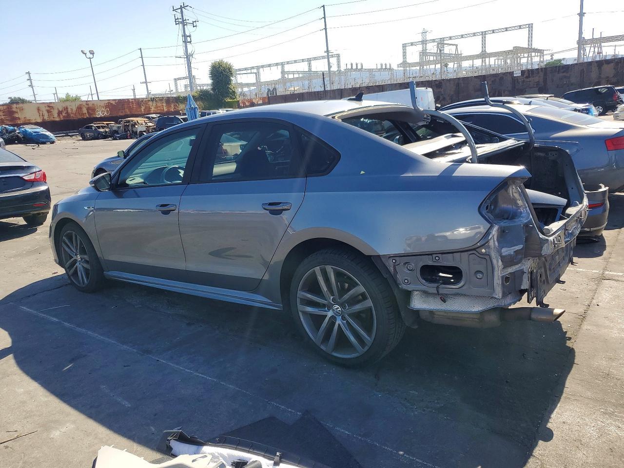 2018 Volkswagen Passat S - Фото 2