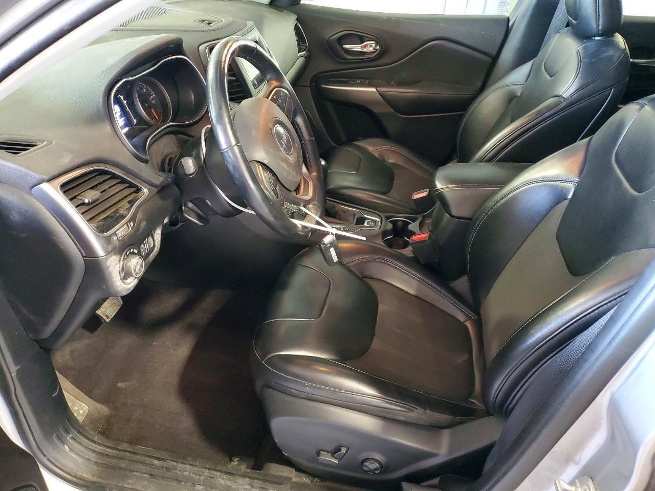 2019 Jeep Cherokee Latitude Plus - Image 7