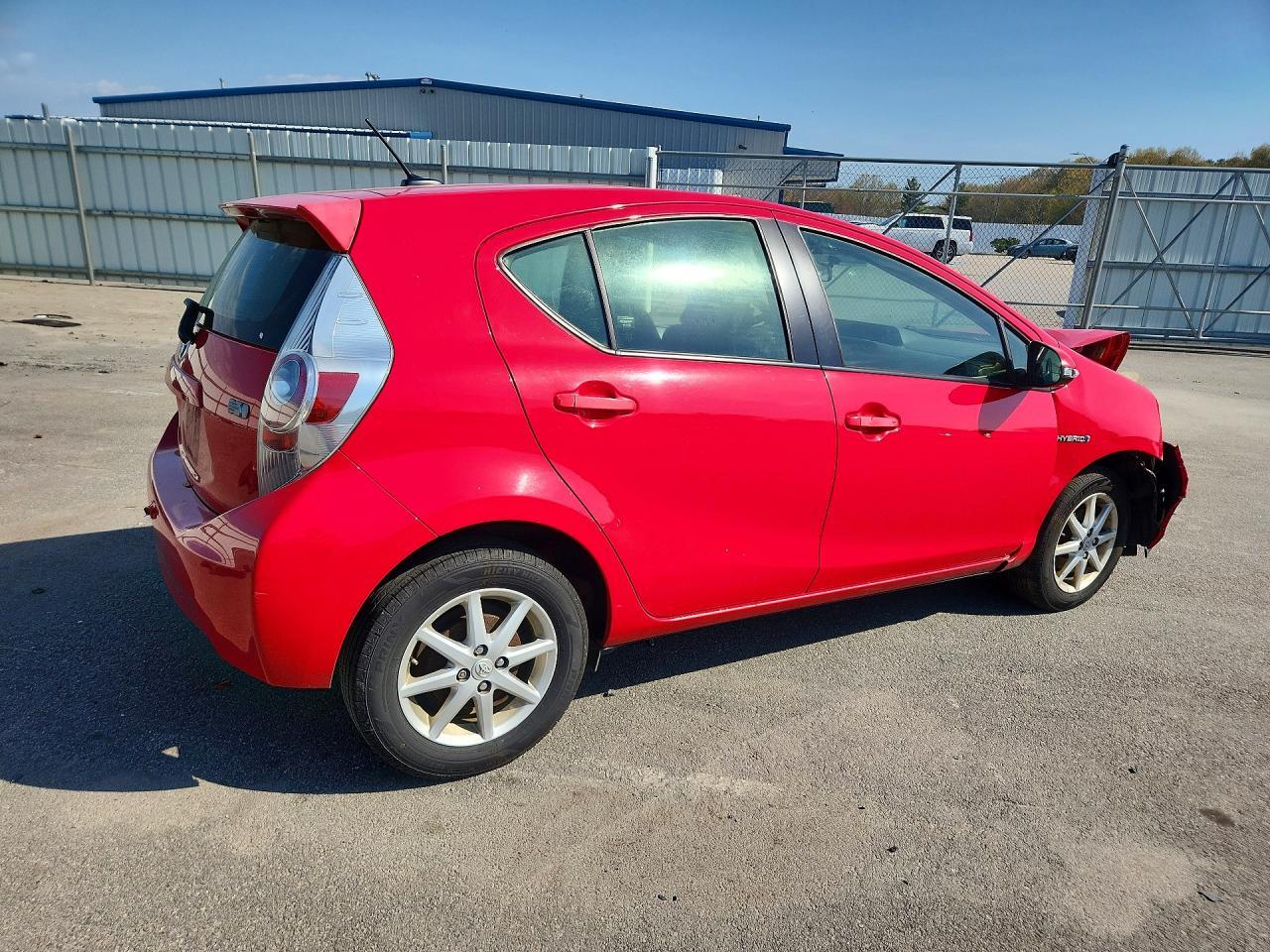 2014 Toyota Prius C Three - Image 3