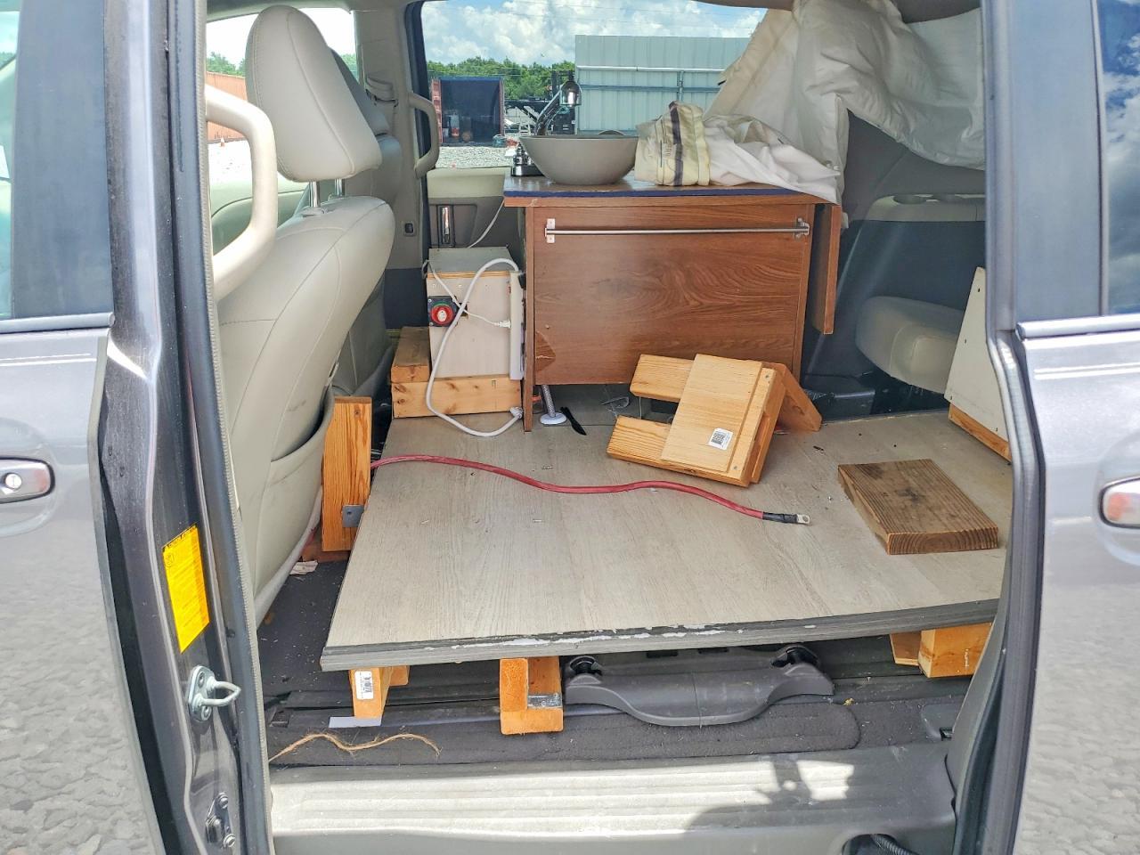 2011 Toyota Sienna Xle 8-Passenger - Фото 6