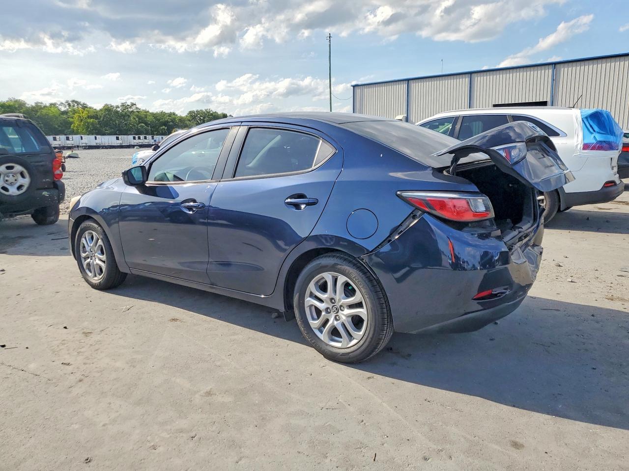 2017 Toyota Yaris Ia Base - Image 2