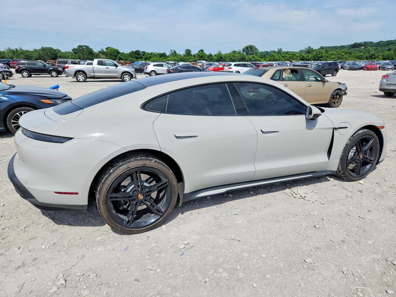 2021 Porsche Taycan 4S - Фото 3