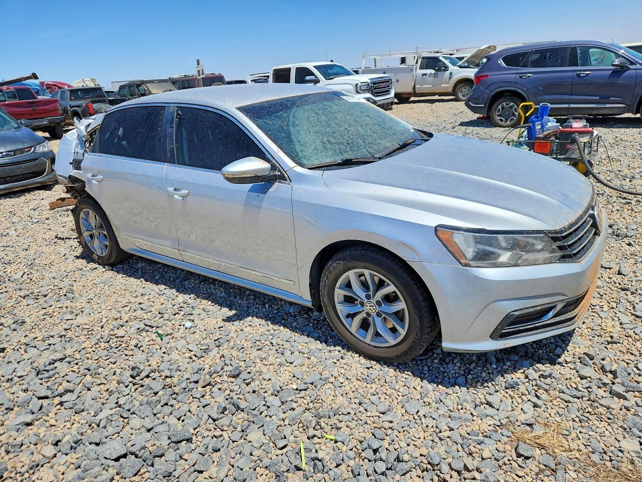 2017 Volkswagen Passat S - Фото 4