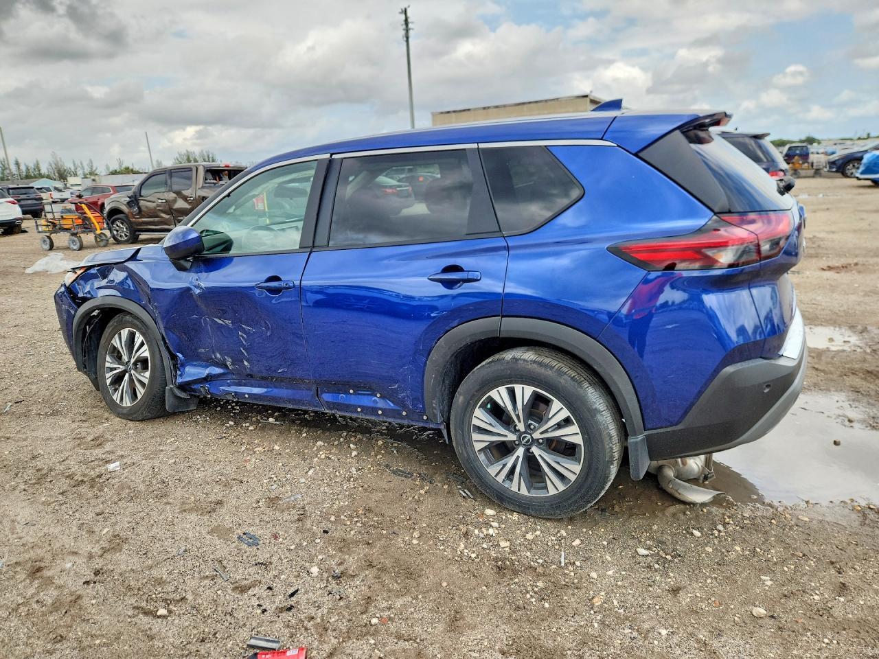 2023 Nissan Rogue Sv - Фото 2