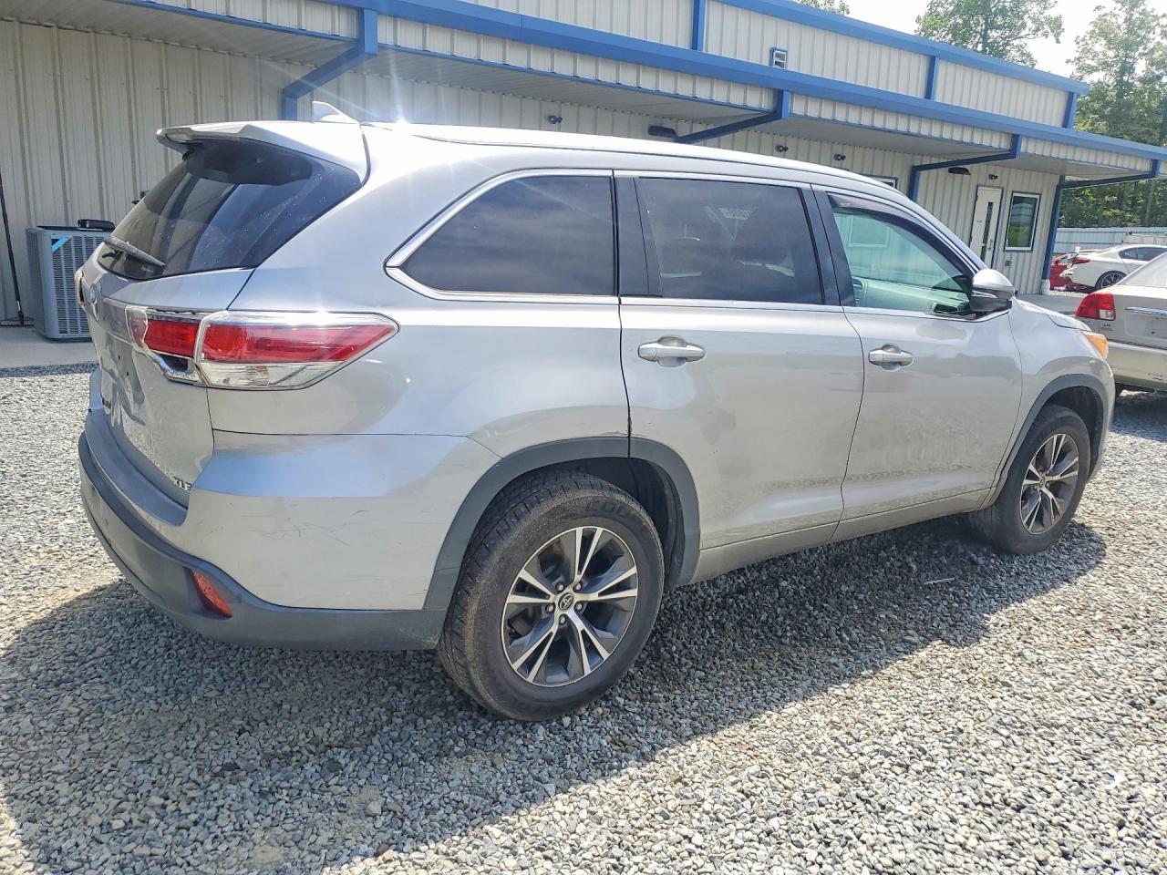 2016 Toyota Highlander Xle - Image 3