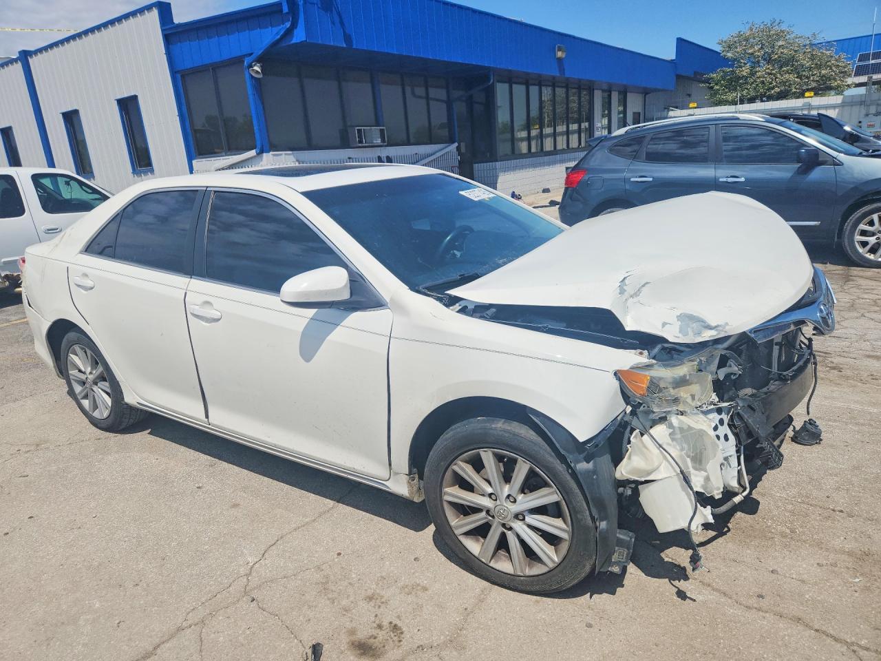 2014 Toyota Camry Xle - Image 4