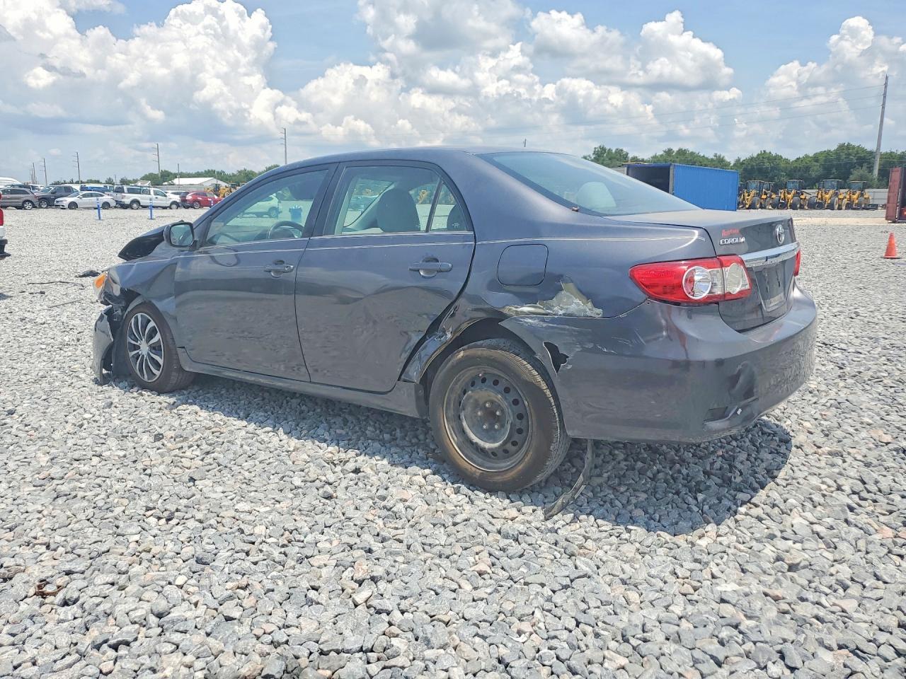 2013 Toyota Corolla Le - Фото 2