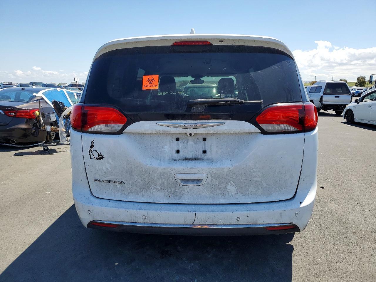 2017 Chrysler Pacifica Touring L - Фото 6