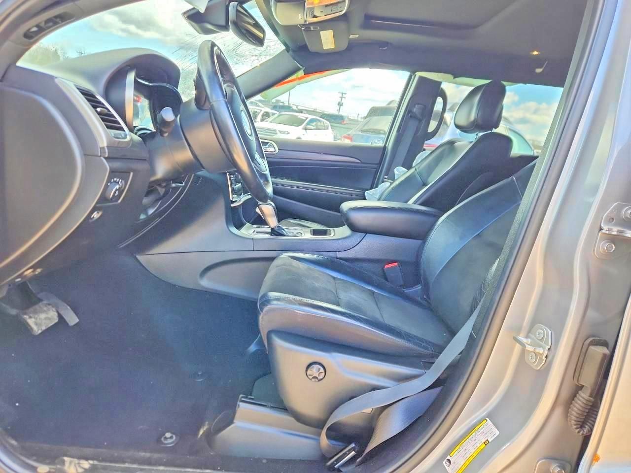 2020 Jeep Grand Cherokee Laredo - Image 7