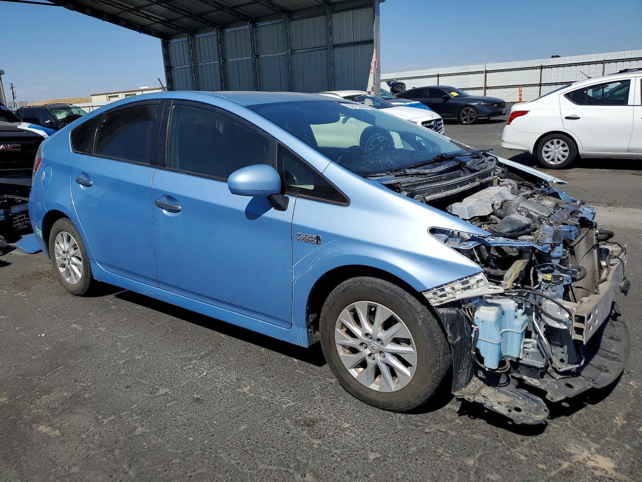 2014 Toyota Prius Plug-In Hybrid Advanced - Image 4