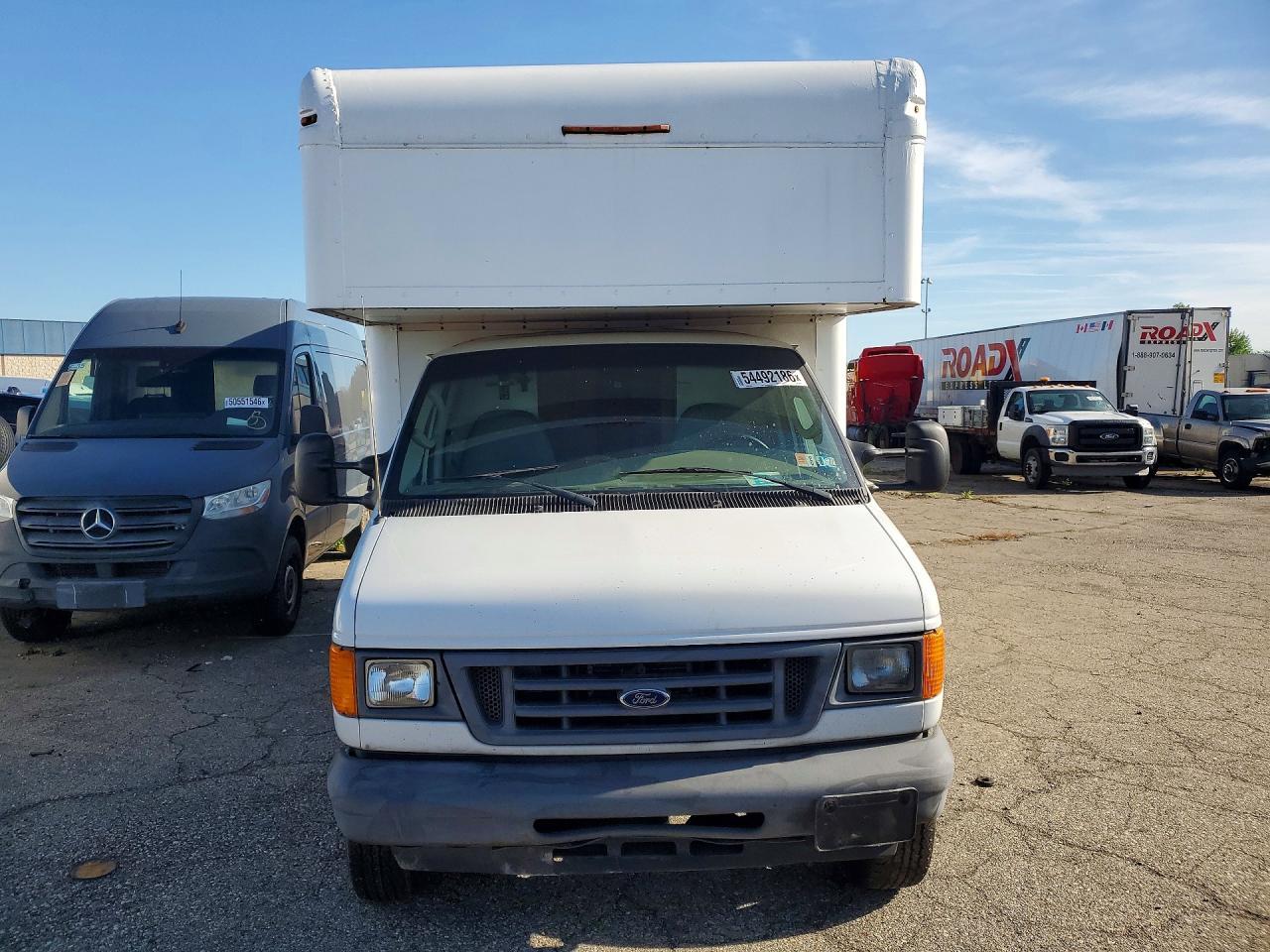2007 Ford E450 Box Truck - Фото 5