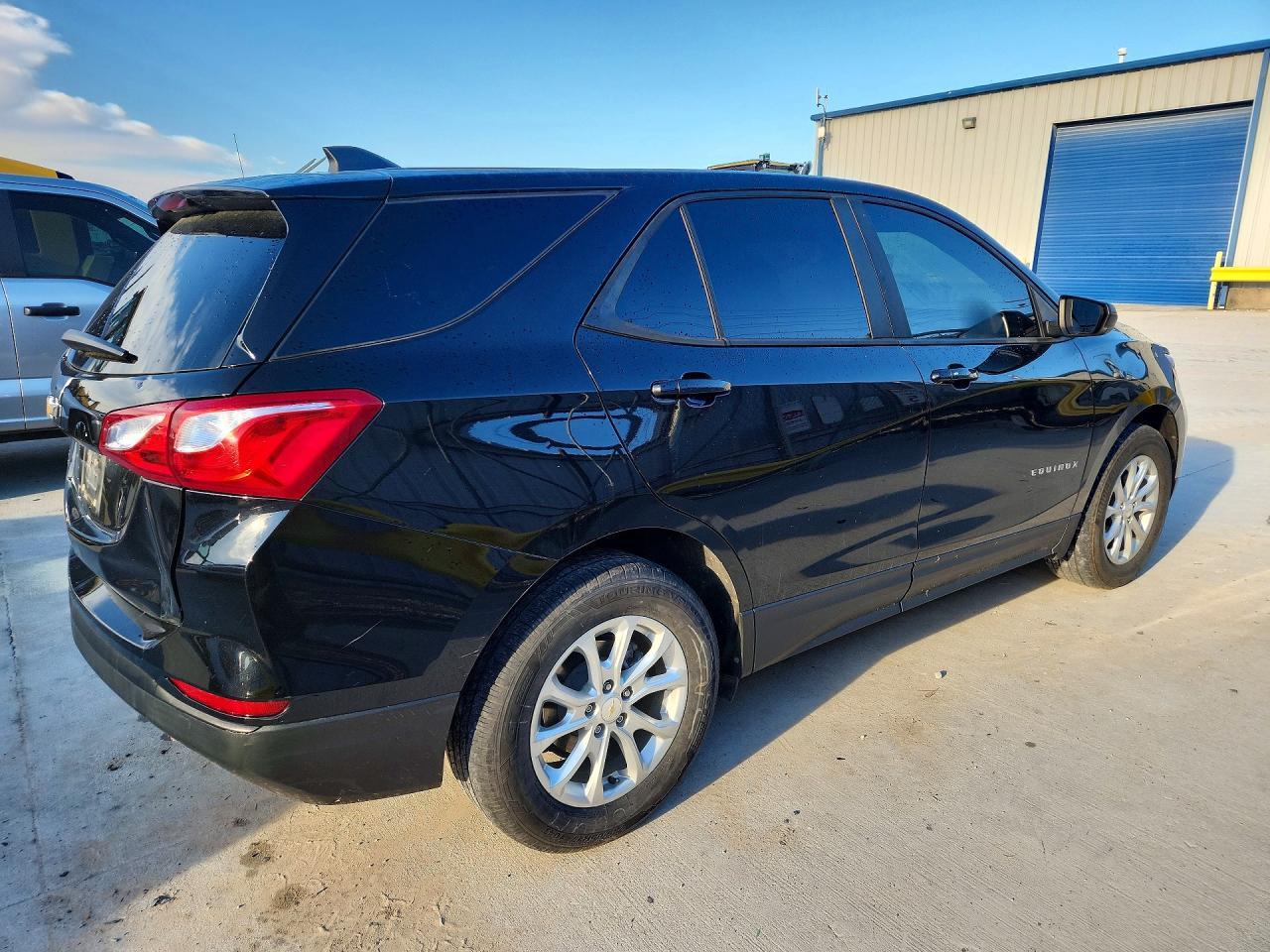 2021 Chevrolet Equinox Ls - Image 3