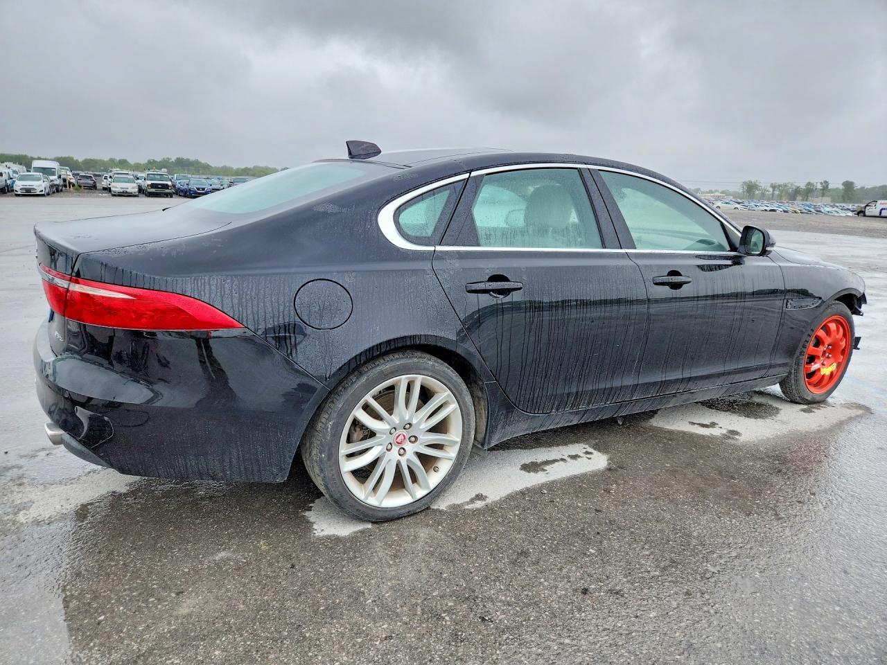 2016 Jaguar Xf Prestige - Image 3