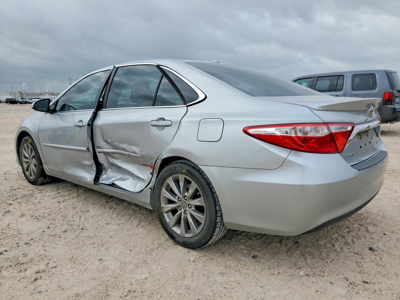2017 Toyota Camry Xle - Image 2
