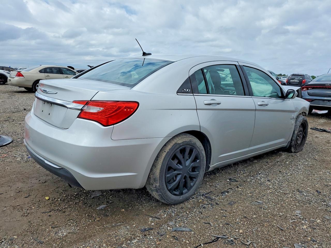 2012 Chrysler 200 Lx - Image 3