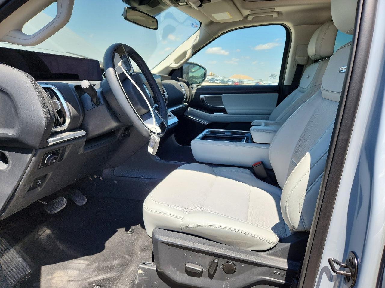 2025 Ford Expedition Max Platinum - Image 7