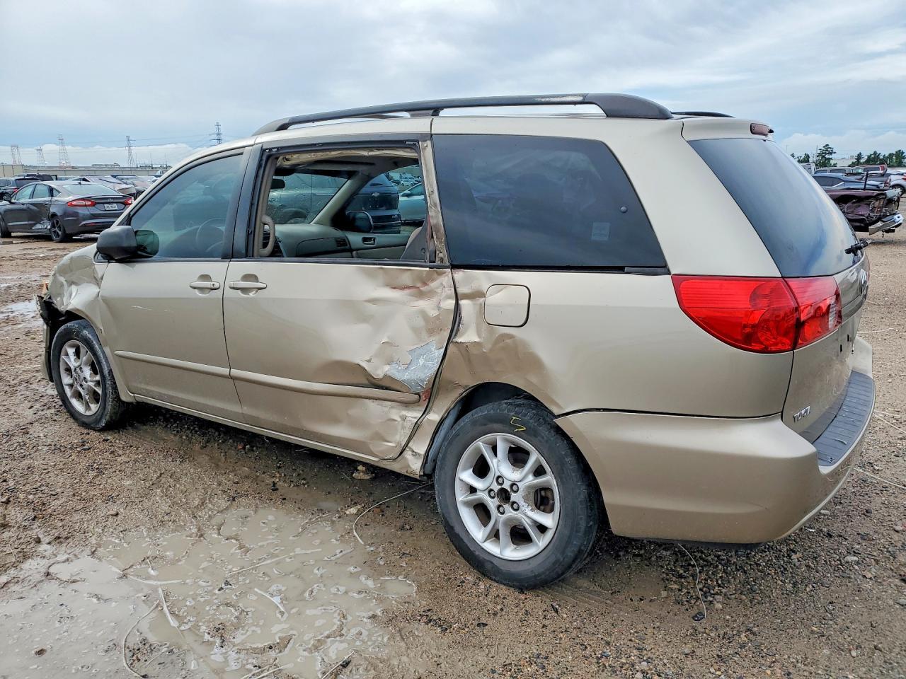 2006 Toyota Sienna Le - Image 2