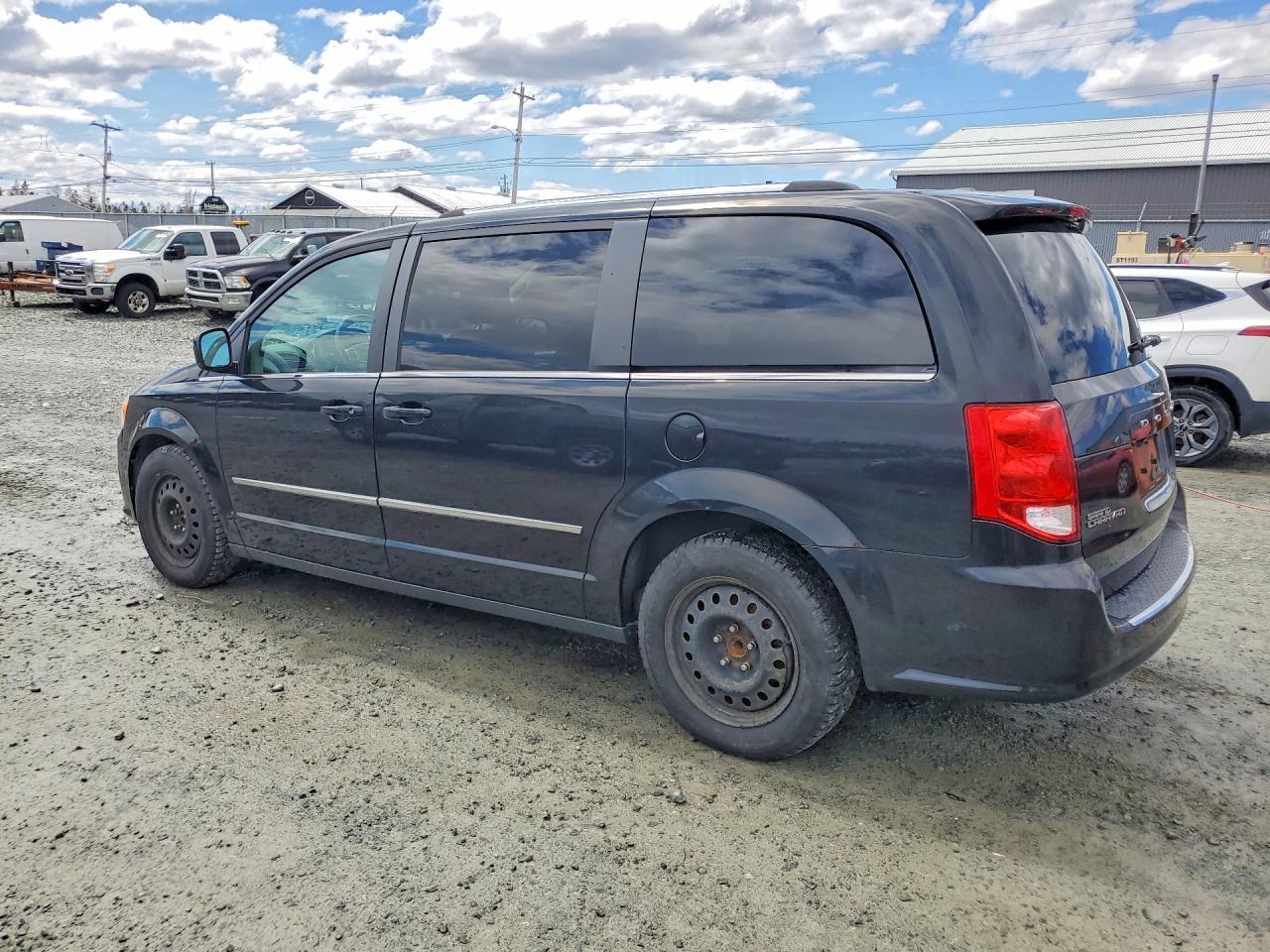 2015 Dodge Grand Caravan Crew - Image 2
