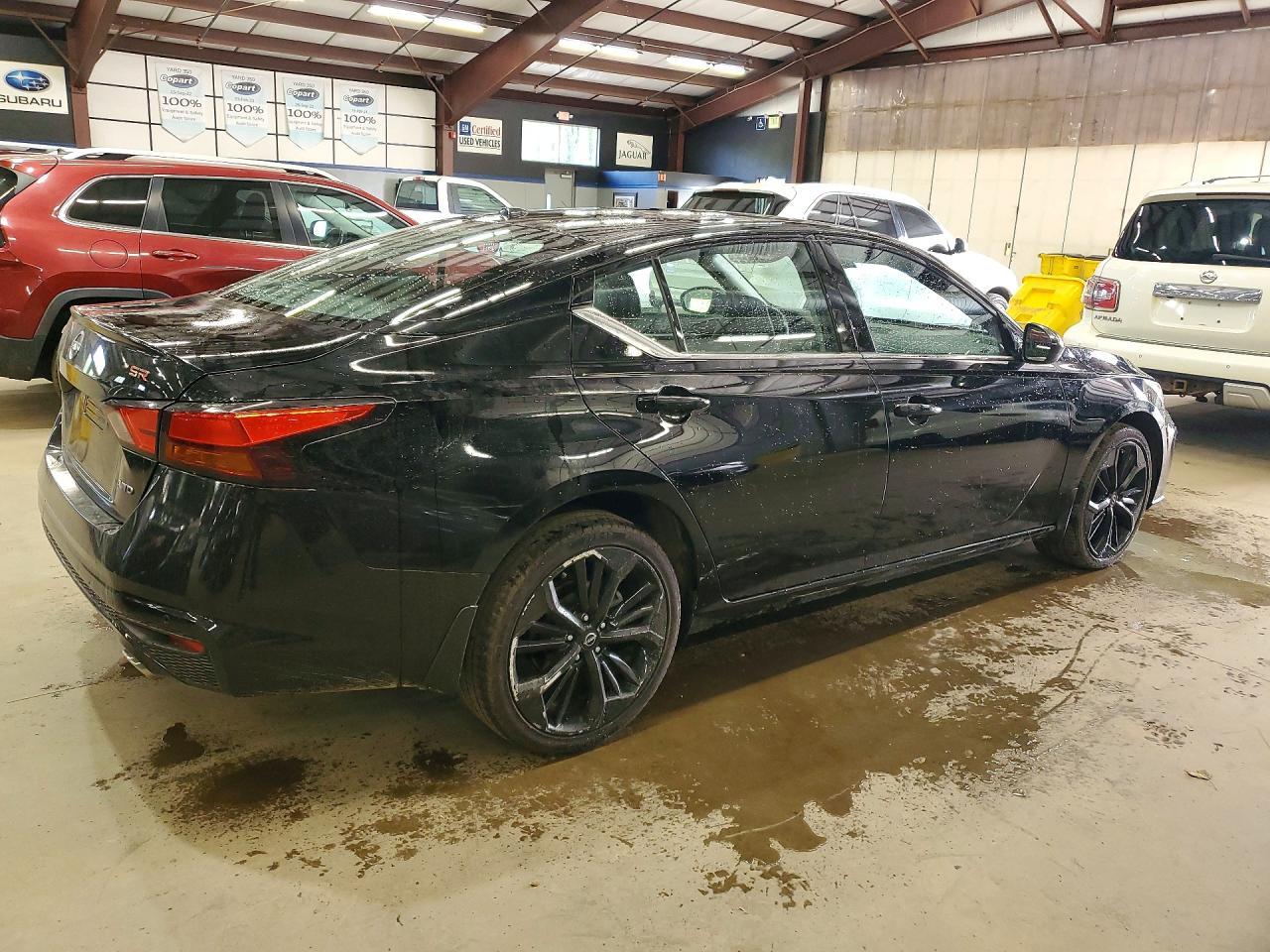 2024 Nissan Altima 2.5 Sr - Image 3