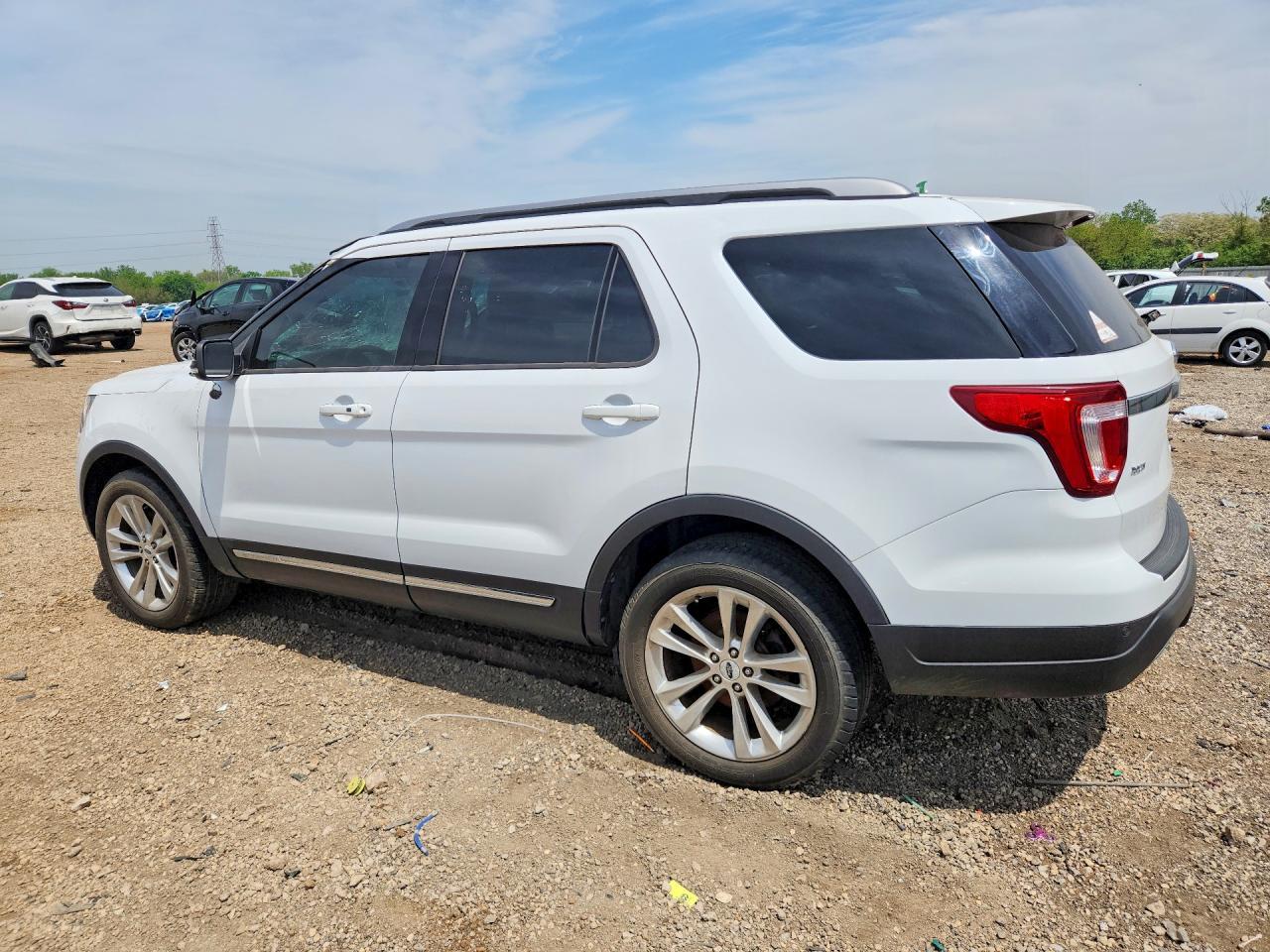 2019 Ford Explorer Xlt - Фото 2