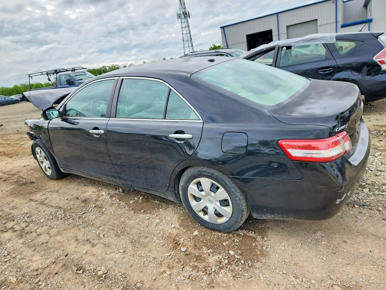 2011 Toyota Camry Le - Фото 2