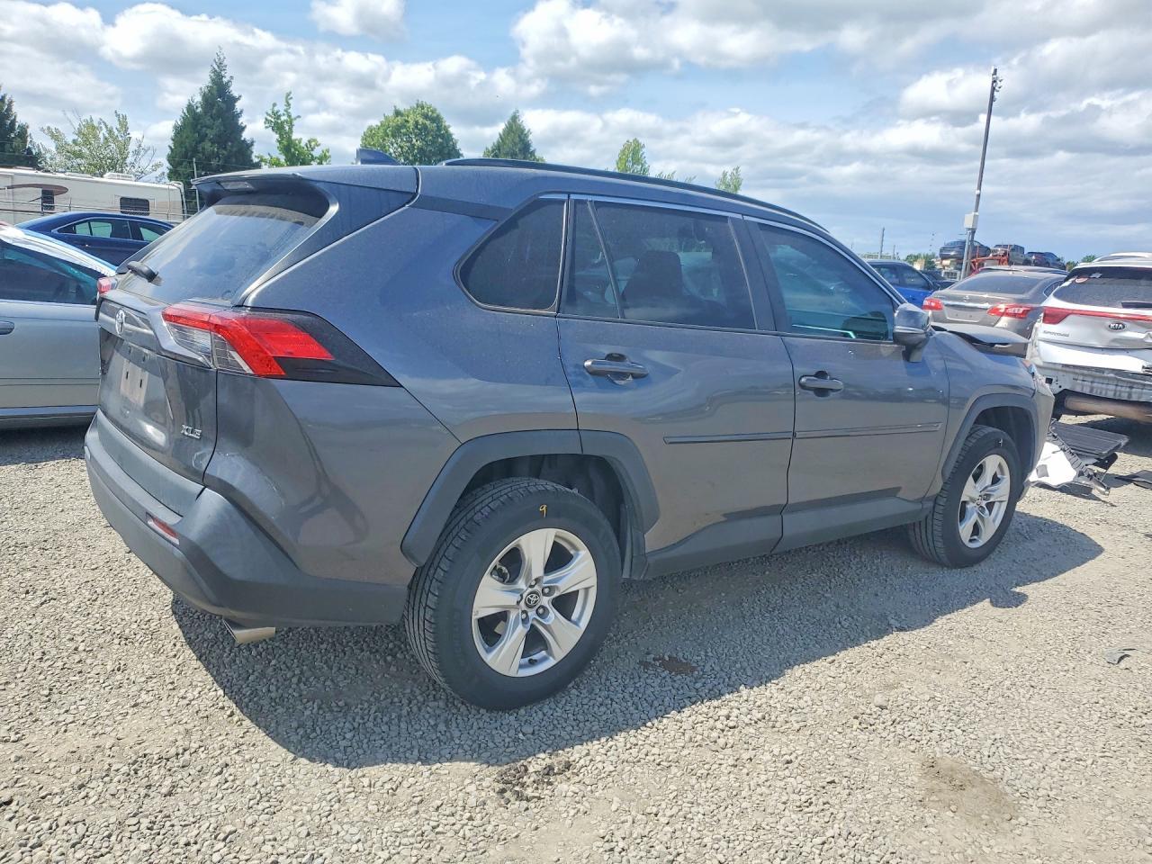 2021 Toyota Rav4 Xle - Фото 3