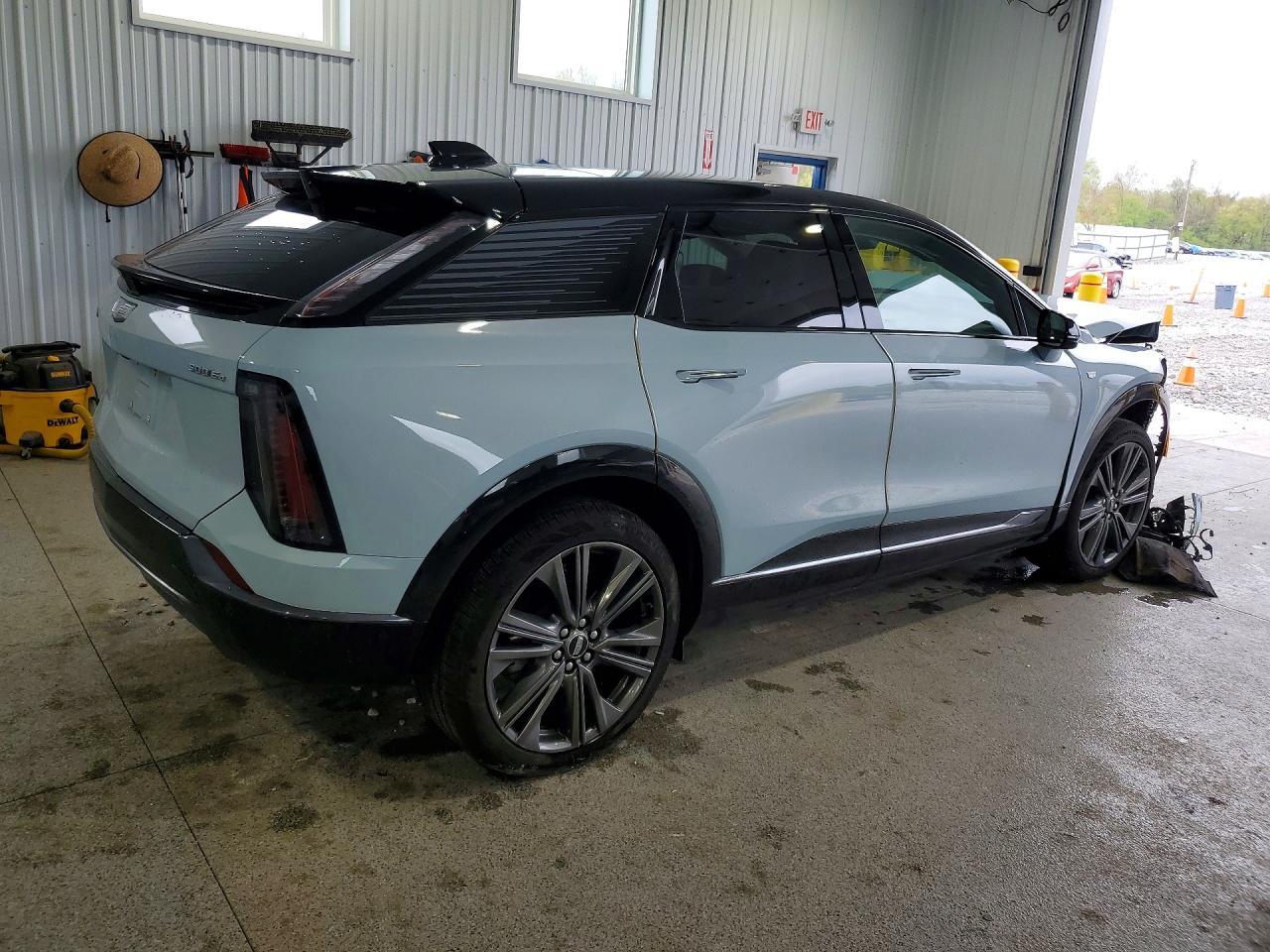 2025 Cadillac Optiq Sport - Фото 3