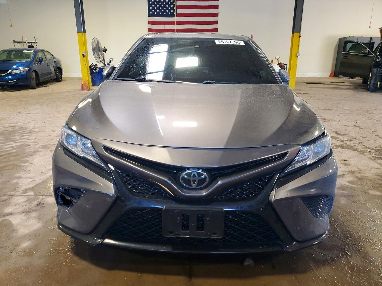 2020 Toyota Camry Se - Фото 5