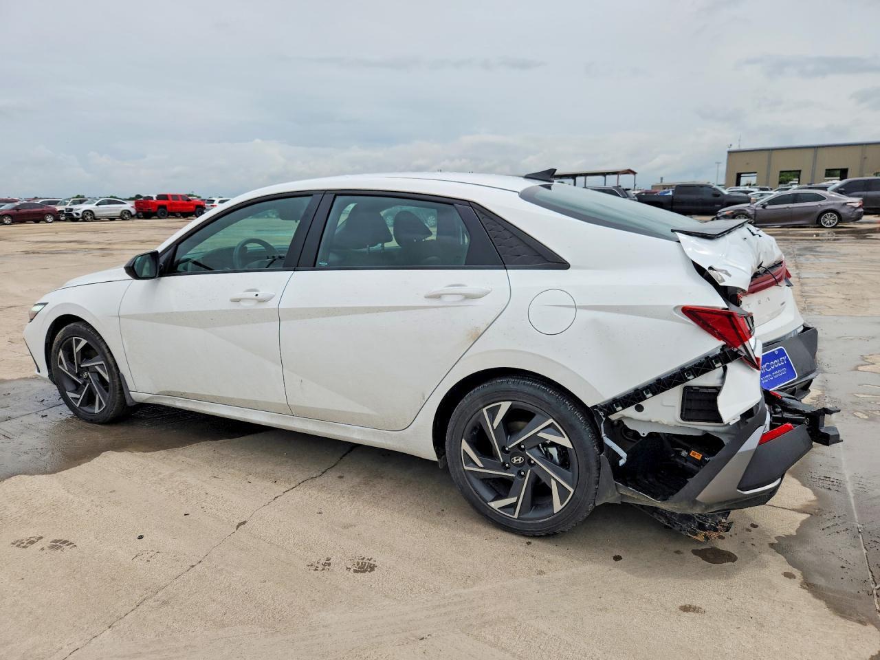 2025 Hyundai Elantra Hybrid Sel Sport - Image 2