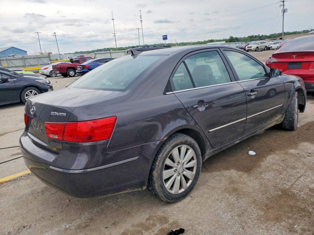 2010 Hyundai Sonata - Image 3