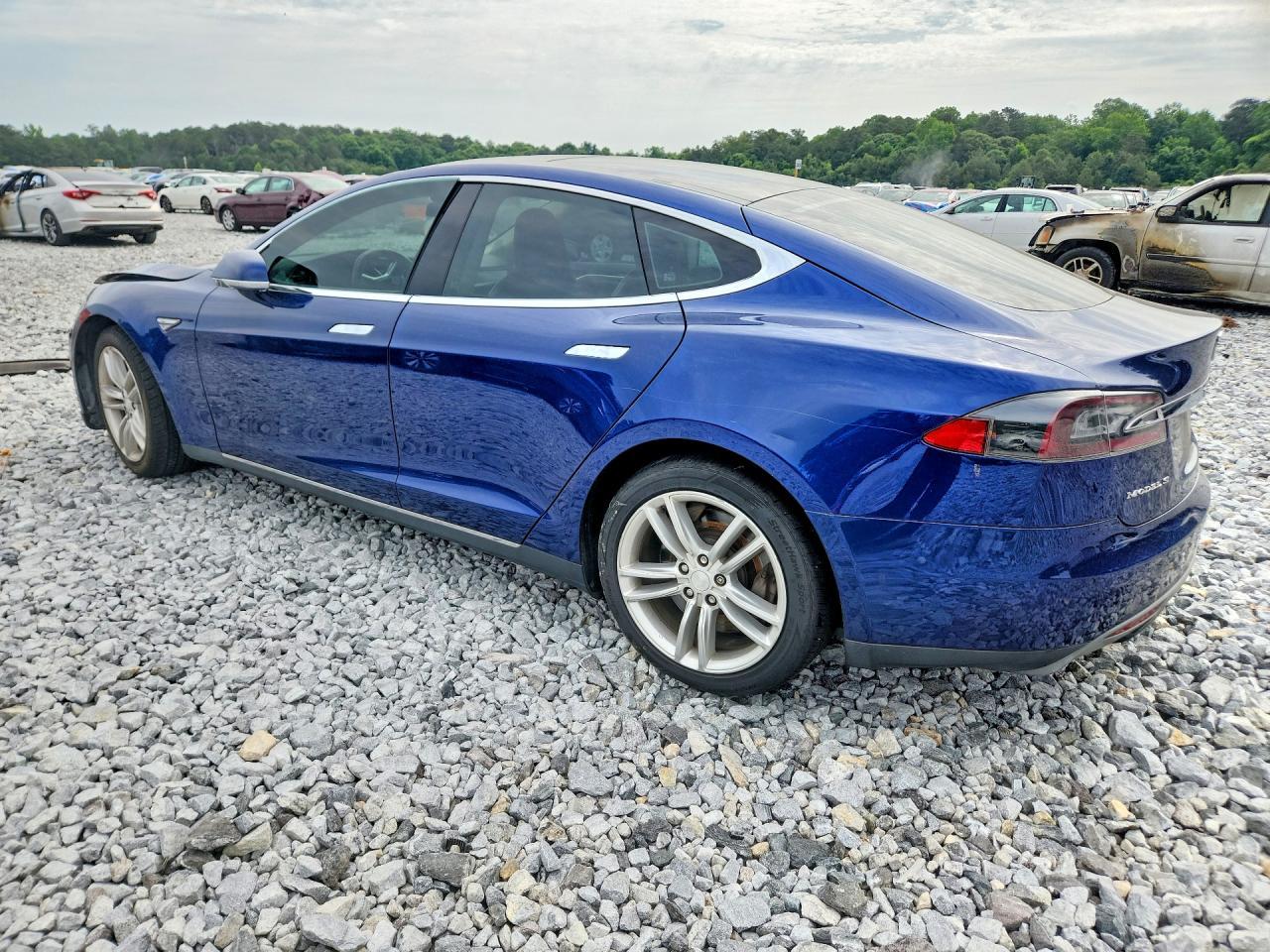 2016 Tesla Model S - Image 2