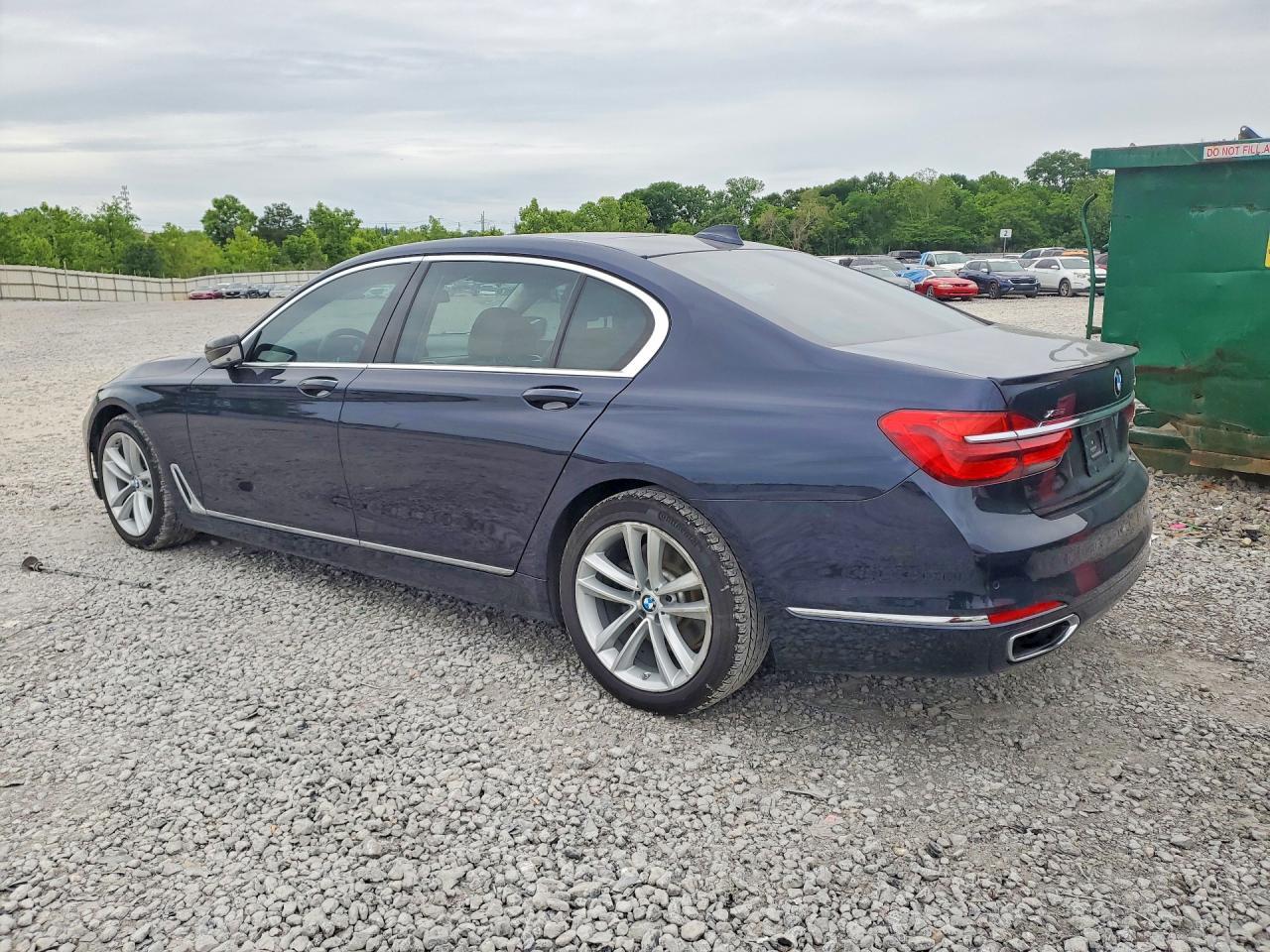 2016 BMW 750 Xi - Фото 2