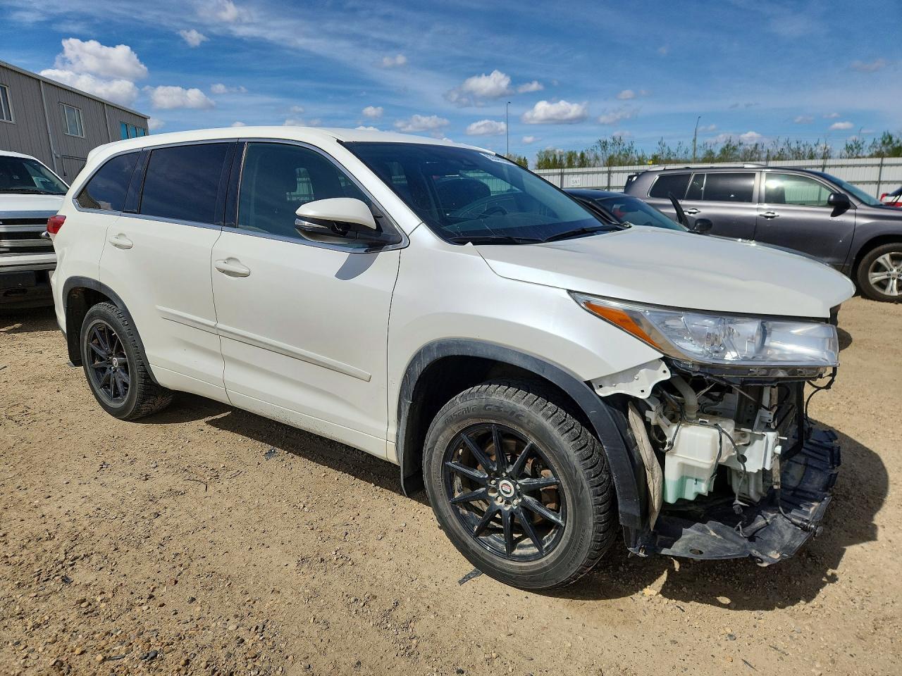 2017 Toyota Highlander Le - Фото 4