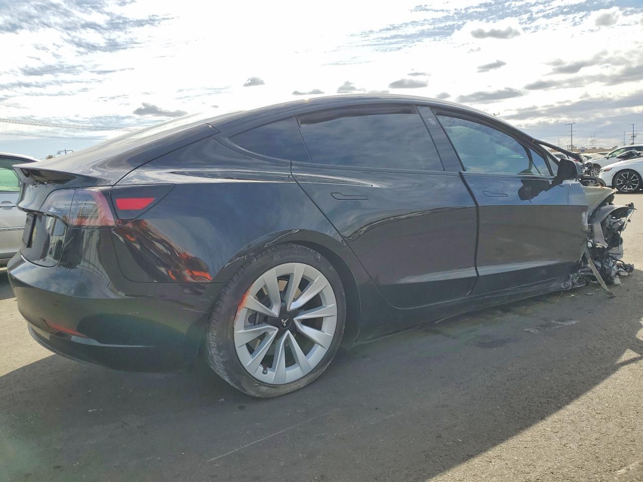 2023 Tesla Model 3 - Фото 3