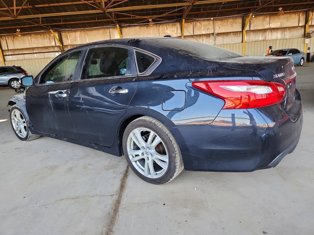 2017 Nissan Altima 3.5 Sl - Image 2