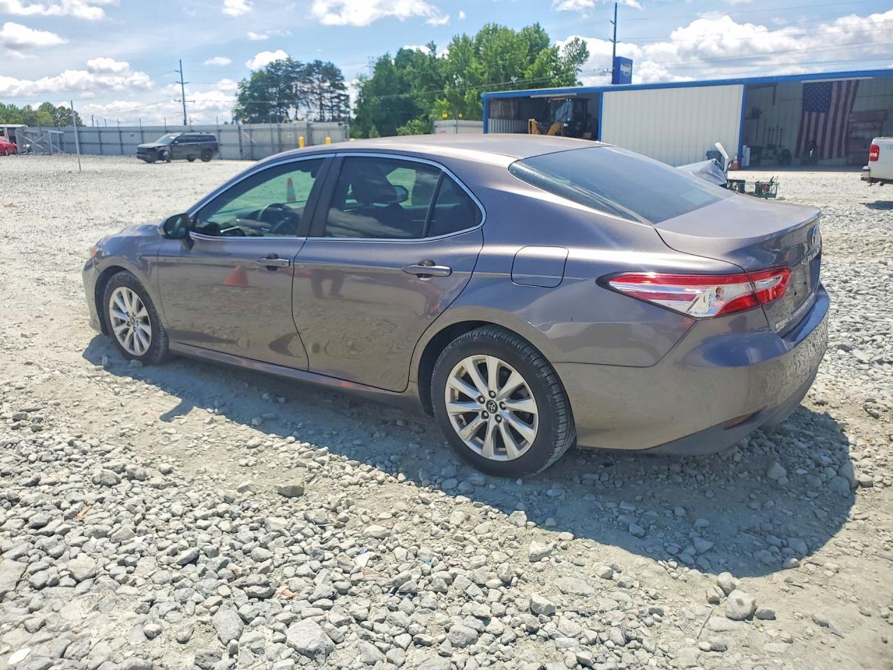 2018 Toyota Camry Le - Фото 2