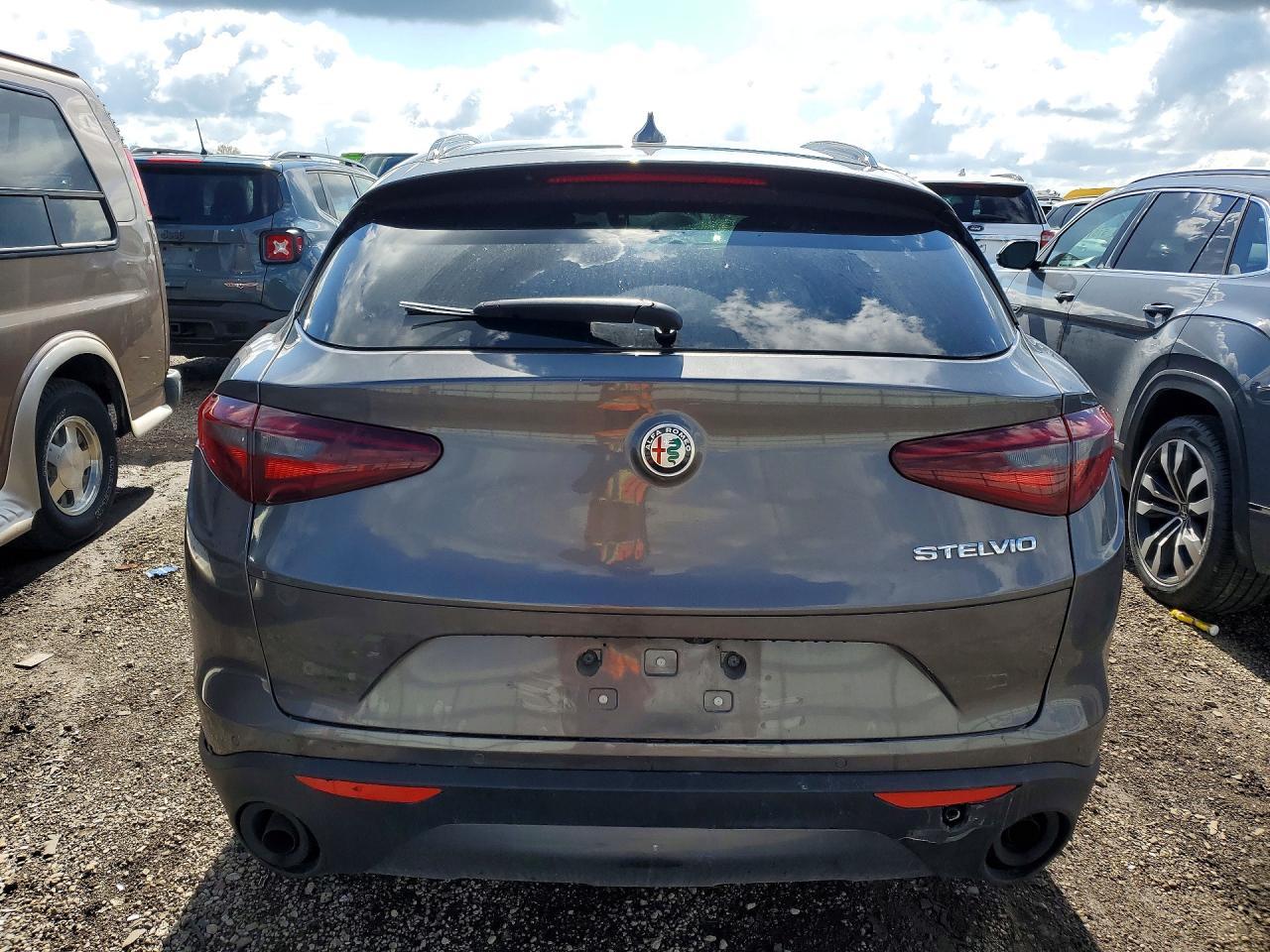 2022 Alfa Romeo Stelvio - Фото 6