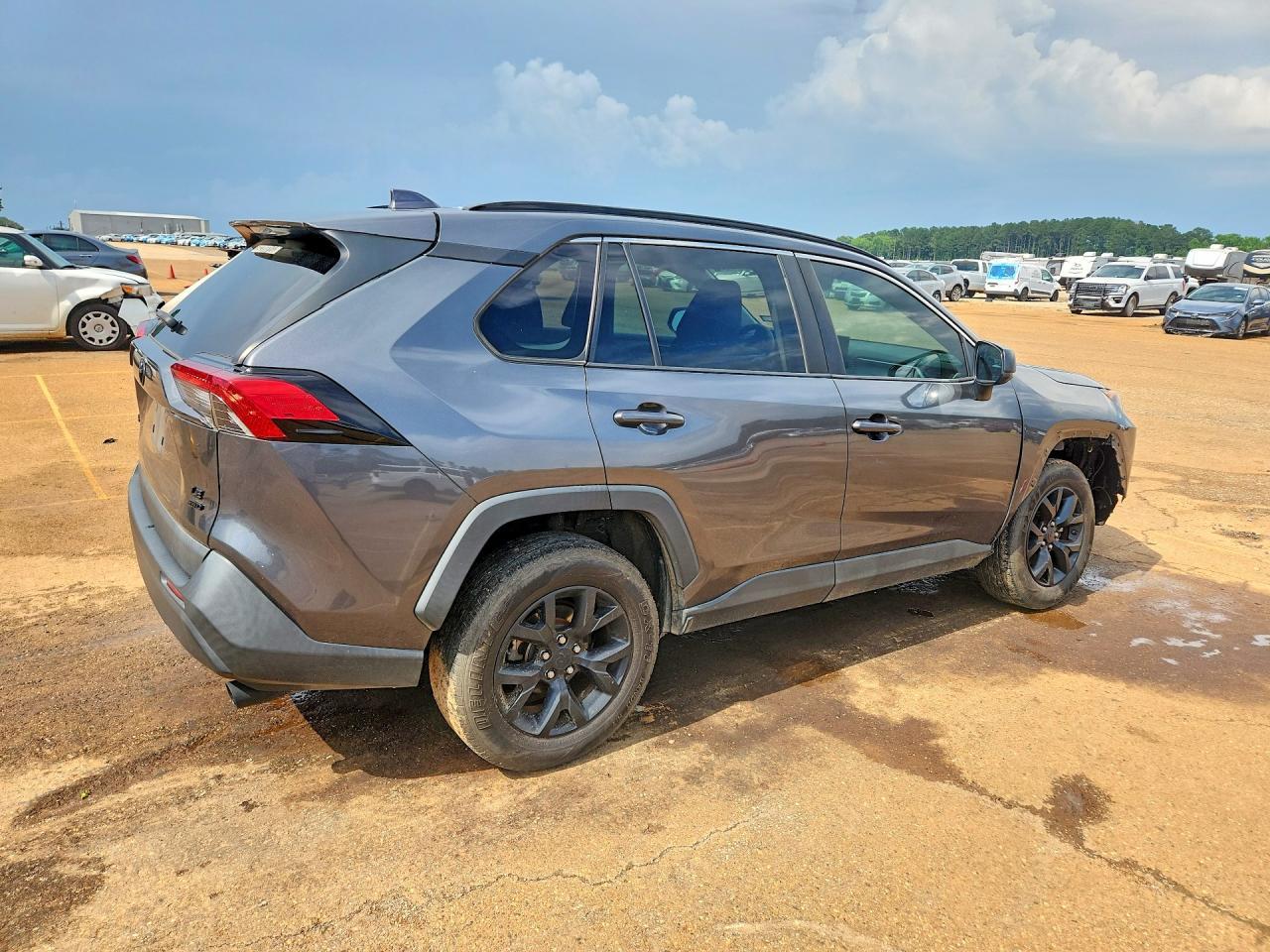 2021 Toyota Rav4 Le - Фото 3