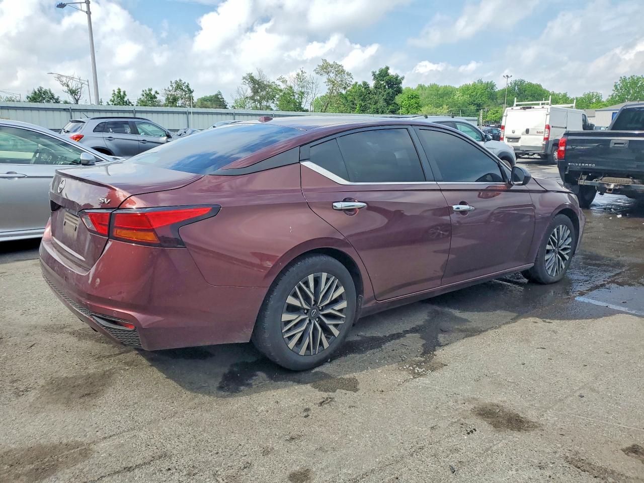 2024 Nissan Altima Sv - Image 3