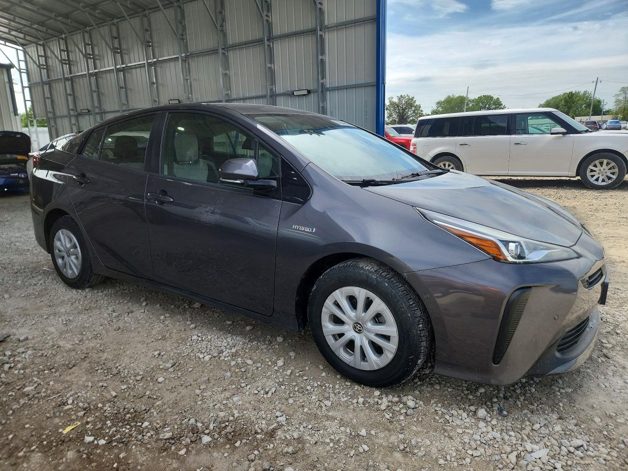 2019 Toyota Prius Le - Image 4