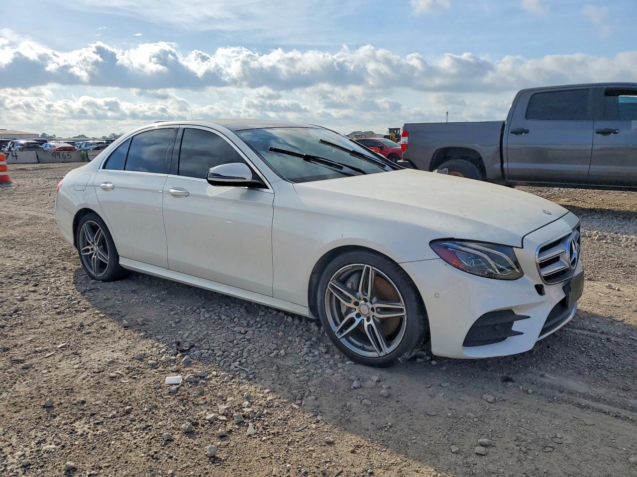 2017 Mercedes-Benz E 300 4Matic - Фото 4